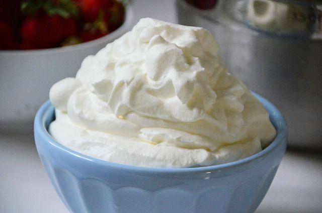 รูปภาพ:http://www.maureenabood.com/wp-content/uploads/2013/06/Whipped-Cream-Blue-bowl-Maureen-Abood.jpg