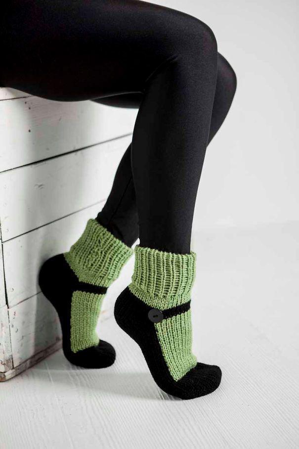 รูปภาพ:http://static.boredpanda.com/blog/wp-content/uploads/2016/11/winter-knit-gift-ideas-keep-warm-hats-mittens-slippers-69-58259e74d1b92__605.jpg