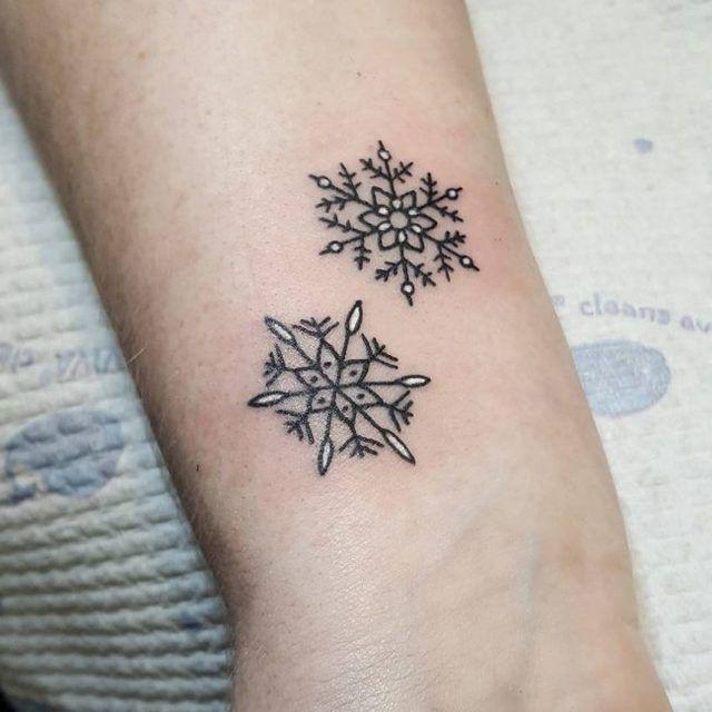 รูปภาพ:http://tattoo-journal.com/wp-content/uploads/2016/09/snowflake-tattoo12-650x650.jpg