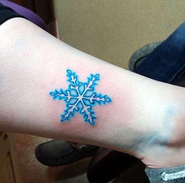 รูปภาพ:http://www.boredart.com/wp-content/uploads/2016/06/Cute-and-Artsy-Snowflake-Tattoos-2.jpg