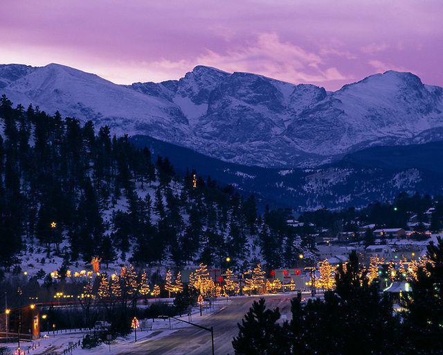 รูปภาพ:http://cdn.c.photoshelter.com/img-get/I0000ogW0pGpCHUM/s/650/650/120-The-Winter-Lights-of-Estes-Park.jpg