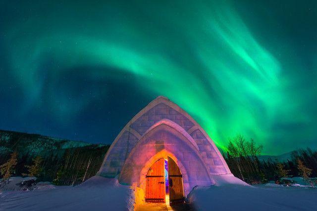 รูปภาพ:https://photos.smugmug.com/Landscapes/United-States/Alaska/i-Xzq9FgF/0/L/Igloo%20Under%20The%20Aurora_30x20-L.jpg