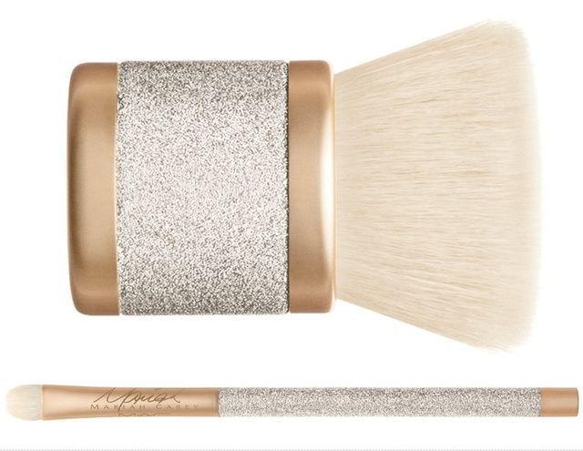 รูปภาพ:http://www.musingsofamuse.com/wp-content/uploads/2016/11/MAC-Mariah-Carey-Makeup-Brushes.jpg