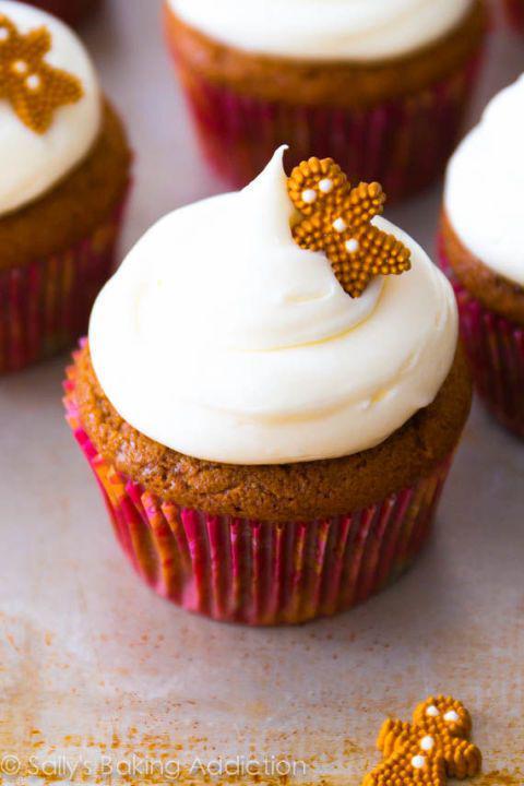 รูปภาพ:http://ghk.h-cdn.co/assets/15/35/480x720/gallery-1440703515-gingerbread-cupcakes-with-cream-cheese-frosting-easy-homemade-recipe-at-sallysbakingaddictioncom-9.jpg