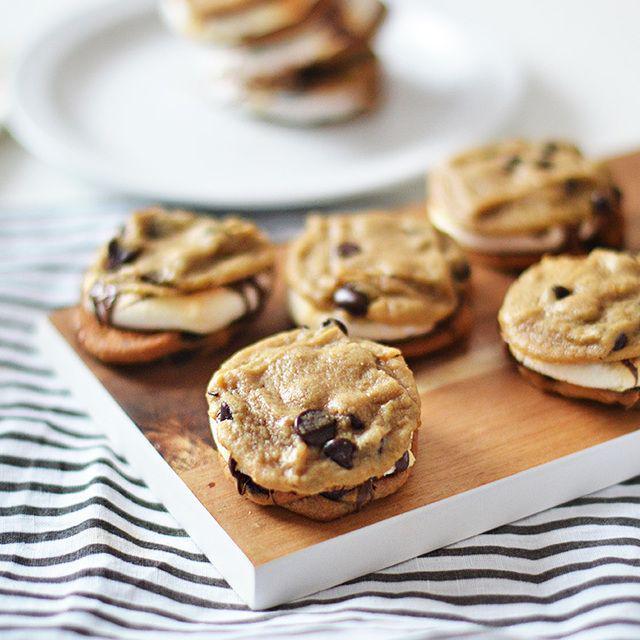 ภาพประกอบบทความ 'Nutella S’more Cookie Sandwiches' ขนมอร่อยสุดฟิน ไม่ว่าใครก็อดใจไม่ไหวแน่นอน