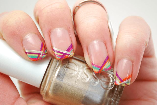 รูปภาพ:http://i.styleoholic.com/2016/02/colorful-diy-geometric-stripes-nail-design-to-try-1-750x503.png