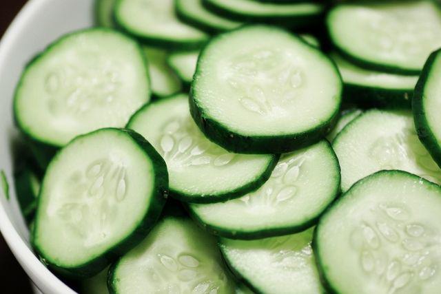 รูปภาพ:https://professionalvoiceblog.files.wordpress.com/2015/07/professional-voice-blog-foods-to-keep-you-hydrated-water-hydration-cucumber-recipe-health-diet-weight-loss-cucumber-mint-greek-yogurt-gazpacho-healthy-living-health-weight-metabolism-col.jpg