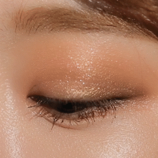 ตัวอย่าง ภาพหน้าปก:สวยวิ้ง แต่งตา  "Eye makeup"แบบมีชิมเมอร์ สวยเปล่งประกาย ดูมีออร่าพุ่งแรงมาก 