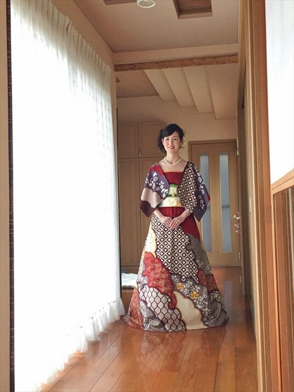 รูปภาพ:http://static.boredpanda.com/blog/wp-content/uploads/2016/12/furisode-kimono-wedding-dress-japan-32-585a3937372a4__605.jpg