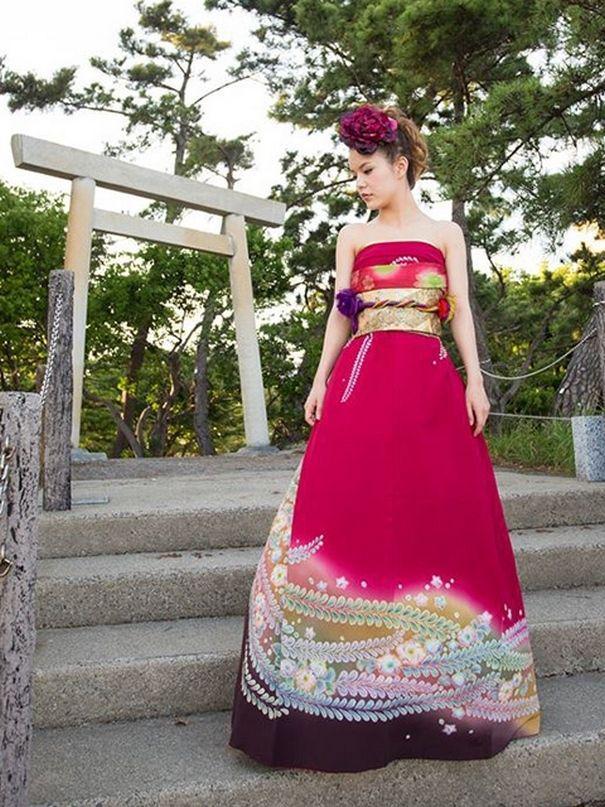 รูปภาพ:http://static.boredpanda.com/blog/wp-content/uploads/2016/12/furisode-kimono-wedding-dress-japan-26-585a3925bd25b__605.jpg