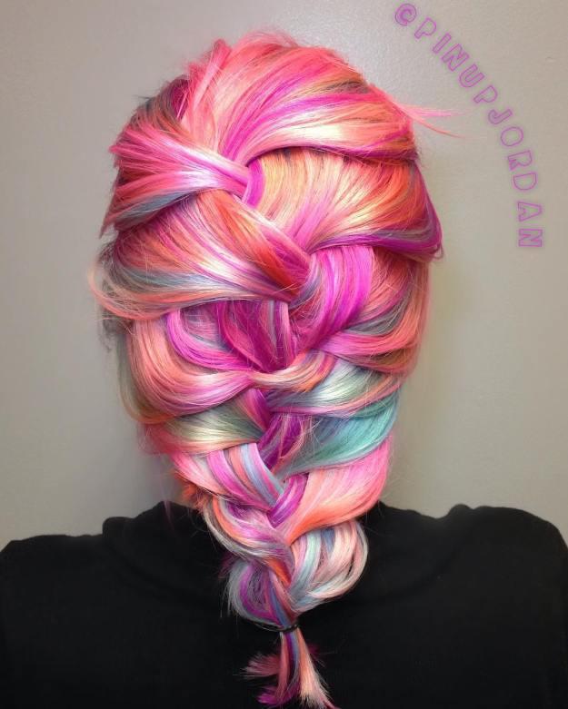 รูปภาพ:http://i0.wp.com/therighthairstyles.com/wp-content/uploads/2016/12/7-pastel-hair-in-a-mermaid-braid.jpg?zoom=1.25&resize=500%2C625