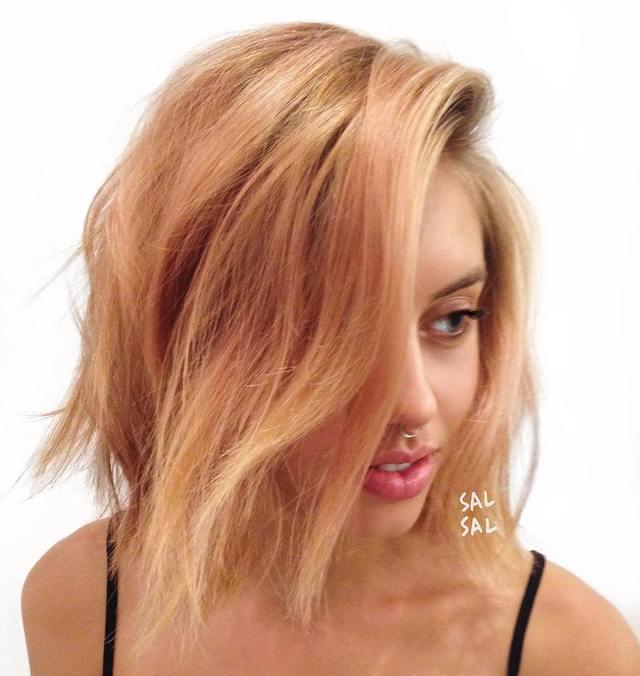 รูปภาพ:http://i0.wp.com/therighthairstyles.com/wp-content/uploads/2014/07/14-strawberry-blonde-choppy-bob.jpg