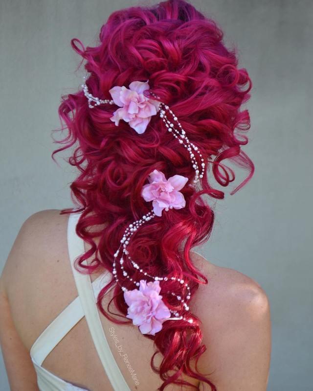 รูปภาพ:http://i1.wp.com/therighthairstyles.com/wp-content/uploads/2016/07/6-curly-bridal-hairstyle-crimson-hair.jpg