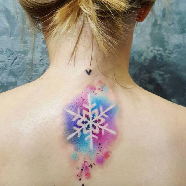 ตัวอย่าง ภาพหน้าปก:แฟชั่นรอยสักสุดเจ๋ง "Watercolor Snowflake" สวยอย่างมีสีสันและไม่มีวันละลาย! 