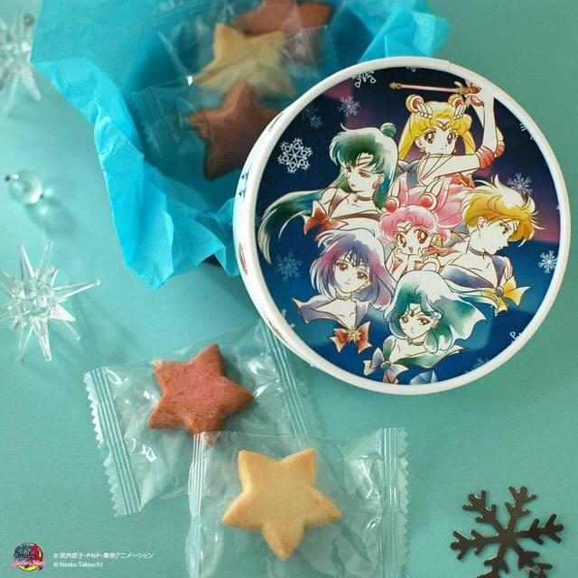 รูปภาพ:http://www.sailormooncollectibles.com/wp-content/uploads/2016/09/sailormoon-itsdemo-outer-senshi-collaboration2016feat.jpg