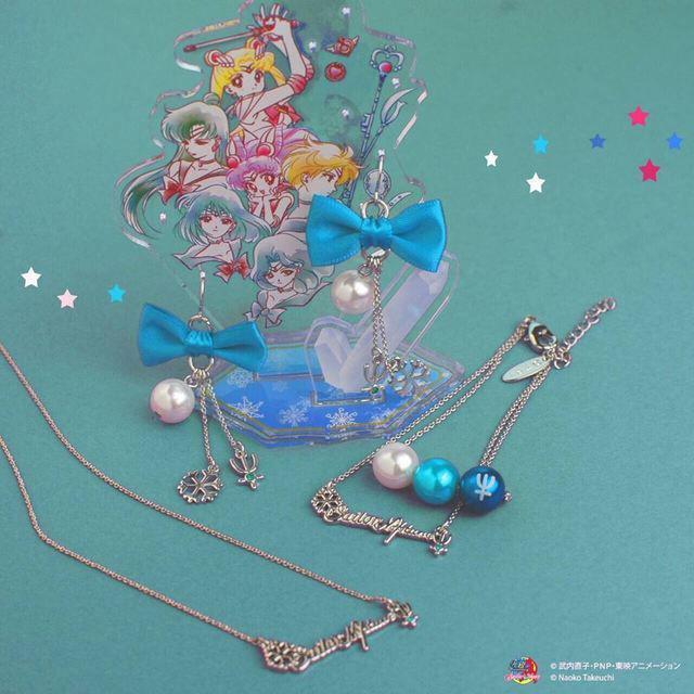 รูปภาพ:http://www.sailormooncollectibles.com/wp-content/uploads/2016/09/sailormoon-itsdemo-outer-senshi-collaboration2016feat.jpg