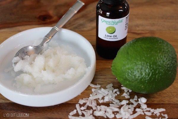 รูปภาพ:http://lydioutloud.com/wp-content/uploads/2015/03/coconut-lime-diy-lip-sugar-scrub.jpg