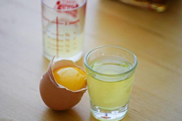 รูปภาพ:http://img.wonderhowto.com/img/63/34/63572640849038/0/take-your-cocktails-next-level-with-egg-whites.w1456.jpg