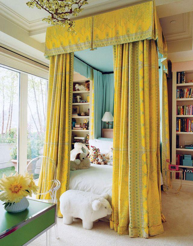 รูปภาพ:http://cdn.freshome.com/wp-content/uploads/2013/11/Canopy-beds-For-the-Modern-Bedroom-Freshome-151.jpg