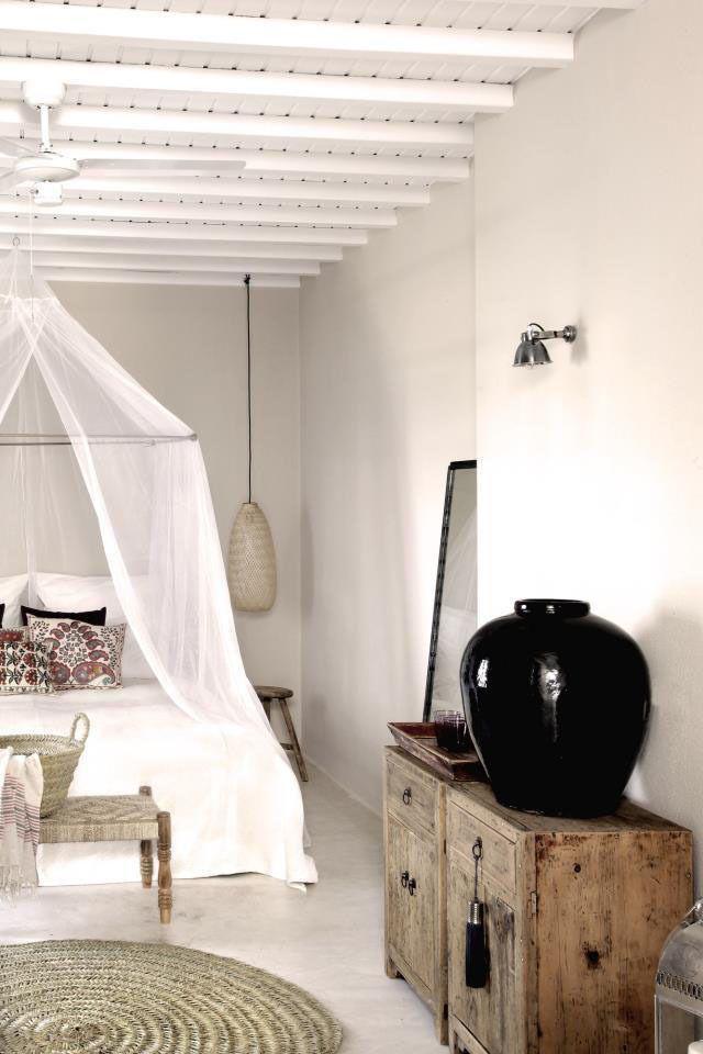รูปภาพ:http://cdn.freshome.com/wp-content/uploads/2013/11/Canopy-beds-For-the-Modern-Bedroom-Freshome-310.jpg