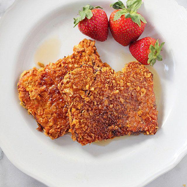 ตัวอย่าง ภาพหน้าปก:ขนมปังชุบคอร์นเฟล็กกรุบกรอบ 'Cornflake Crusted French Toast' อร่อยจนต้องร้องว้าว!