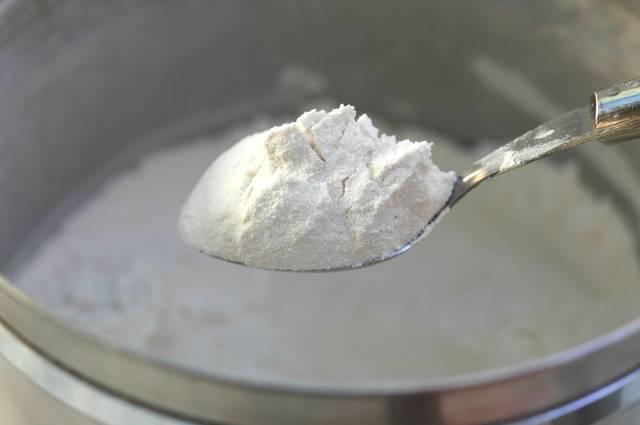 รูปภาพ:http://www.cookeatjoy.com/wp-content/uploads/2014/05/spoonful-of-flour.jpg