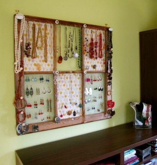 รูปภาพ:http://cdn.homedit.com/wp-content/uploads/2012/10/cool-jewelry-storage-ideas.jpg