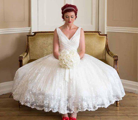 รูปภาพ:http://www.fashionlady.in/wp-content/uploads/2016/12/Mid-calf-wedding-dresses.jpg