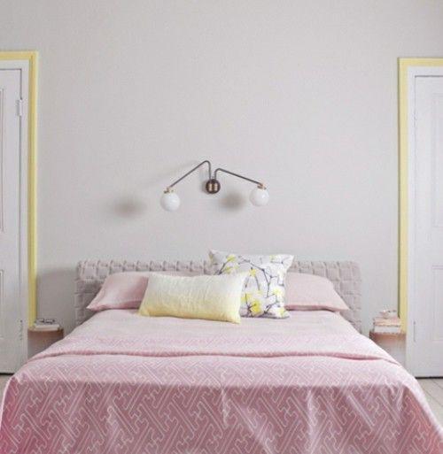 รูปภาพ:http://www.freshdesignpedia.com/wp-content/uploads/46-romantic-bedroom-design-sweet-dreams/romantic-bedroom-designs-pastel-pink-duvet-wall-lamp.jpg