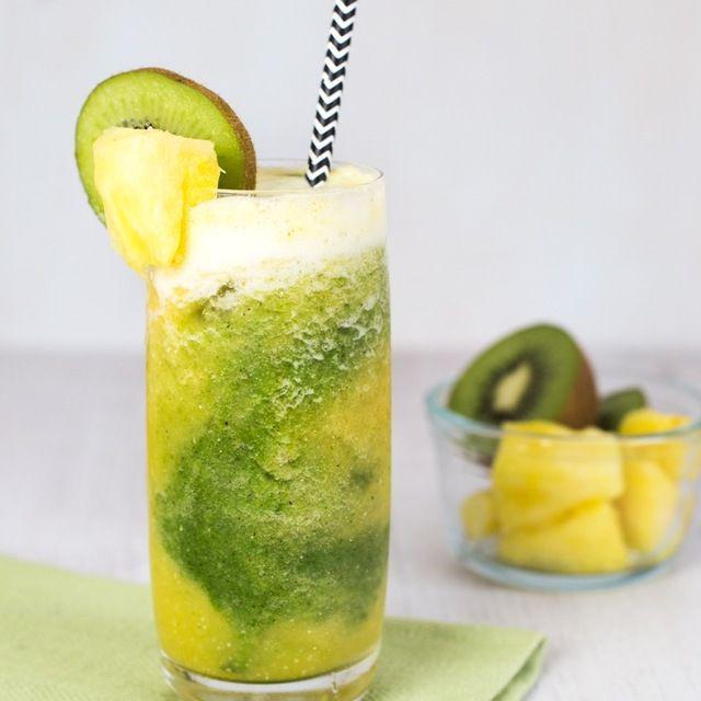 ตัวอย่าง ภาพหน้าปก:Kiwi-Pineapple Smoothie เครื่องดื่มสมูทตี้สูตรเด็ด อร่อยดีแถมมีประโยชน์