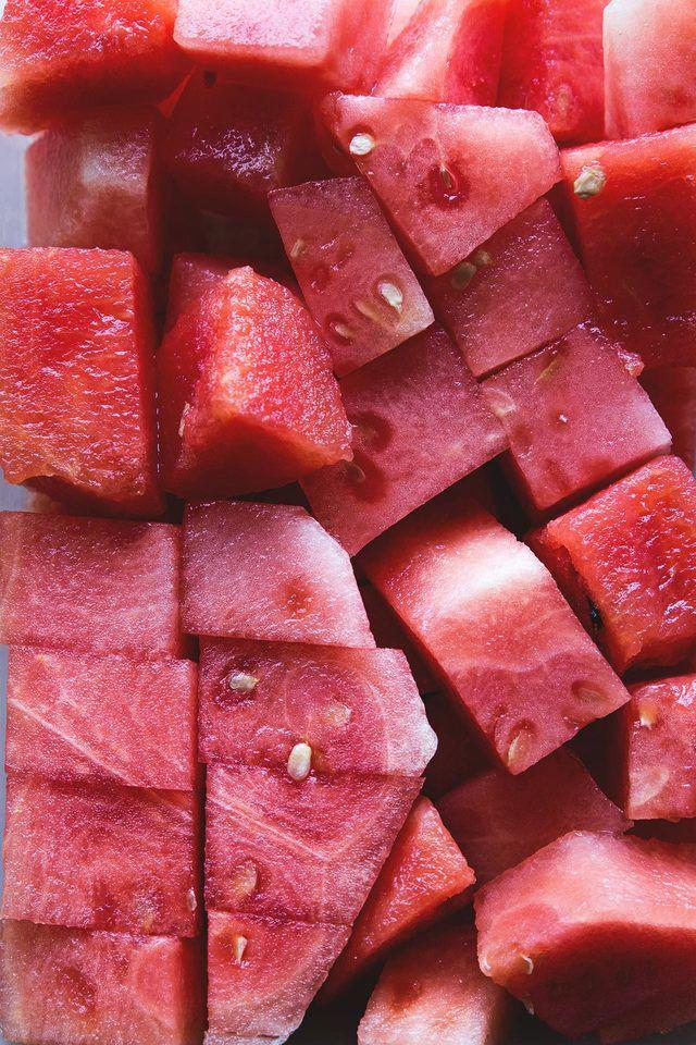 รูปภาพ:http://honestlyyum.com/wp-content/uploads/2015/06/watermelon.balsamic.cocktail.slushy.vitamix.8.1.jpg