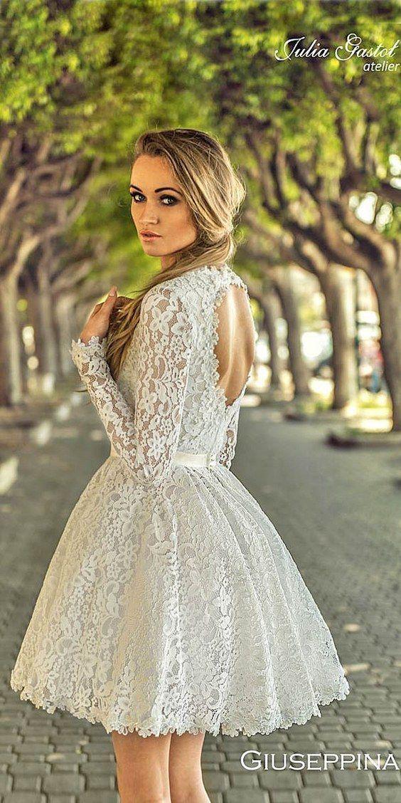 รูปภาพ:http://www.himisspuff.com/wp-content/uploads/2016/12/short-long-sleeves-wedding-dresses-via-julia-gastol.jpg