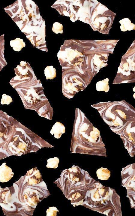 รูปภาพ:http://i2.wp.com/www.kitchenmason.com/wp-content/uploads/2015/11/Toffee-Popcorn-Bark-7.jpg?w=450