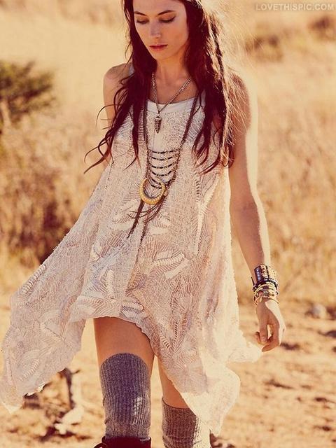 รูปภาพ:http://youqueen.com/wp-content/uploads/2015/03/girl-in-bohemian-style-outfit-2.jpg