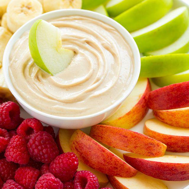 ภาพประกอบบทความ Peanut Butter Fruit Dip เพิ่มรสชาติให้ผลไม้ด้วยซอสจิ้มแสนอร่อย 