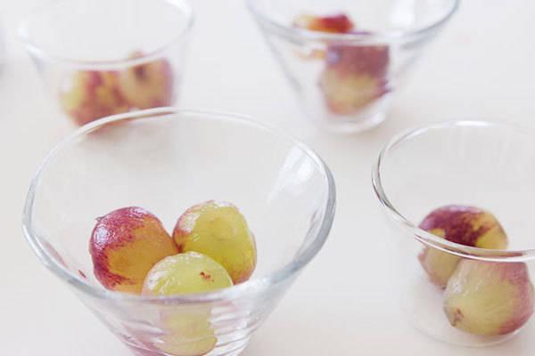 รูปภาพ:http://www.pbs.org/food/wp-content/blogs.dir/2/files/2014/12/vegan-grape-jelly-2.jpg