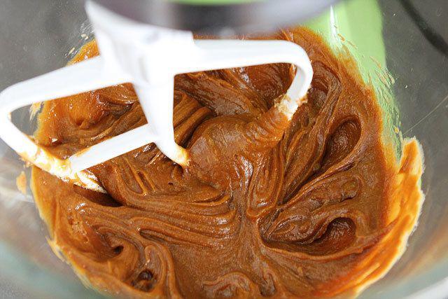 รูปภาพ:http://tastykitchen.com/wp-content/uploads/2013/05/Tasty-Kitchen-Blog-Flourless-Peanut-Butter-Oatmeal-Chocolate-Chip-Cookies-07.jpg