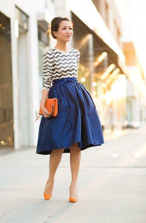 รูปภาพ:http://www.prettydesigns.com/wp-content/uploads/2014/09/Blue-Midi-Skirt-Outfit-for-Women.jpg