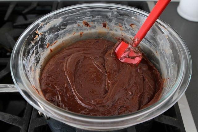 รูปภาพ:http://tastykitchen.com/wp-content/uploads/2011/12/TKBlog-Chocolate-Nutella-Sea-Salt-Fudge10.jpg