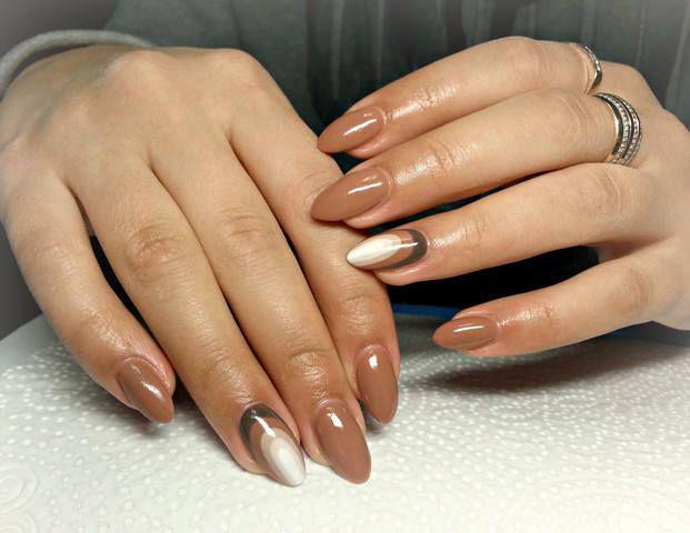 รูปภาพ:http://www.nailartdesigns.info/wp-content/uploads/2015/04/simple-creative-brown-nails.jpg