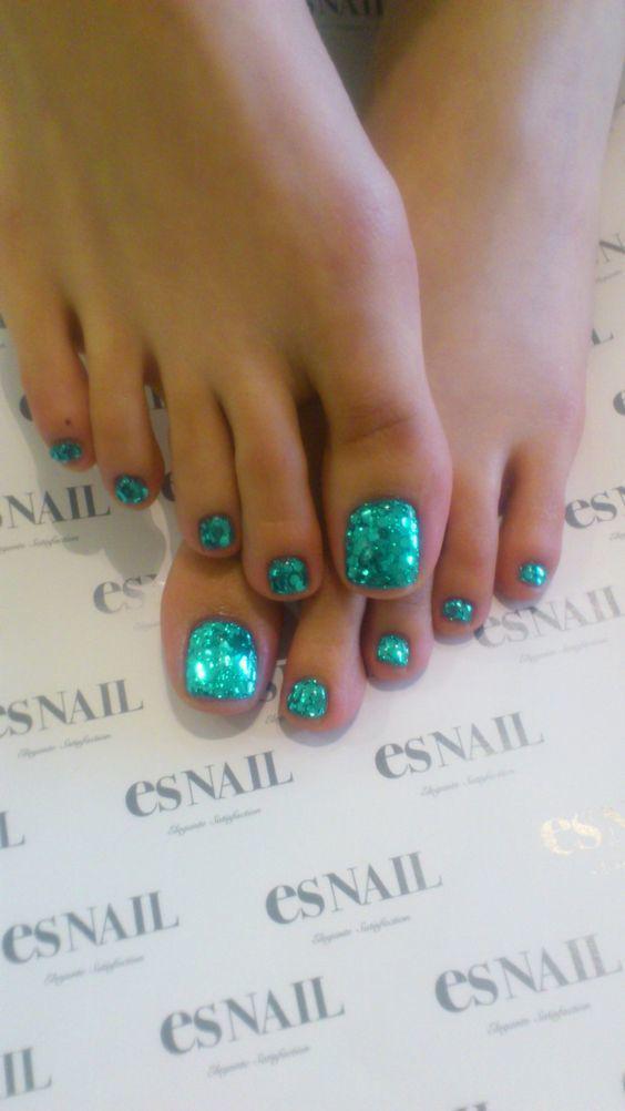 รูปภาพ:http://www.prettydesigns.com/wp-content/uploads/2017/01/adorable-toe-nail-designs-for-women-toenail-art-designs-2.jpg