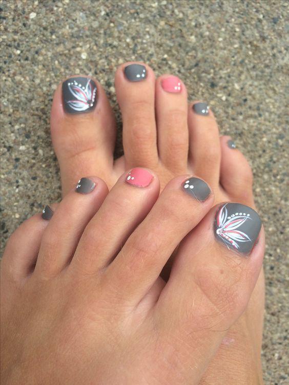 รูปภาพ:http://www.prettydesigns.com/wp-content/uploads/2017/01/adorable-toe-nail-designs-for-women-toenail-art-designs-1.jpg