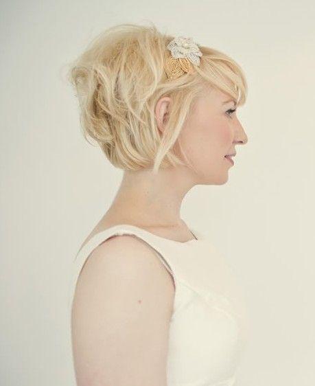 รูปภาพ:http://www.prettydesigns.com/wp-content/uploads/2013/03/Layered-Short-Wedding-Haircut.jpg