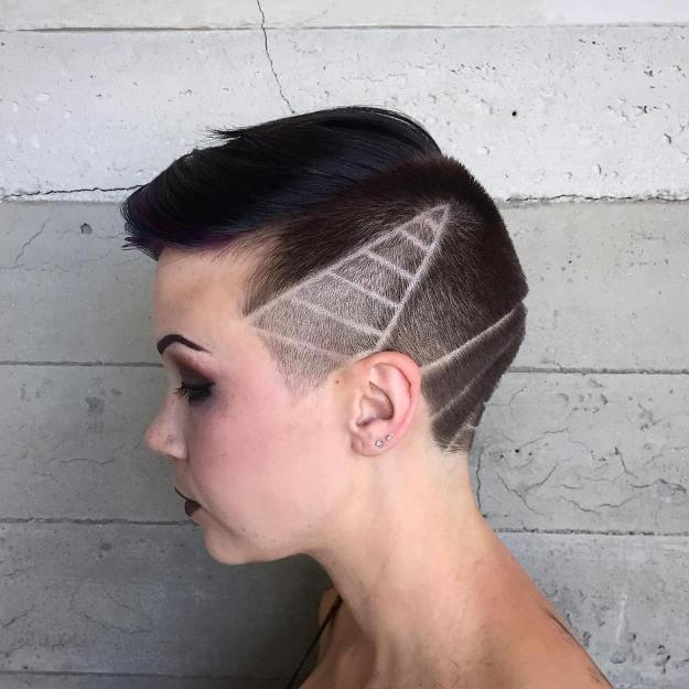 รูปภาพ:http://i2.wp.com/therighthairstyles.com/wp-content/uploads/2017/01/3-very-short-shaved-cut-for-women.jpg?zoom=1.25&resize=500%2C500