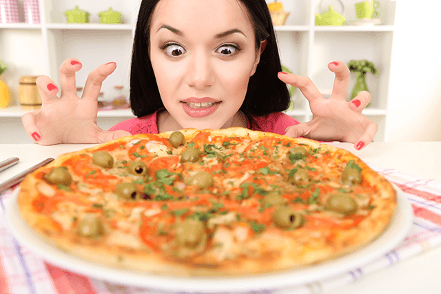 รูปภาพ:http://sgconnection.soulgrooves.com/wp-content/uploads/2014/11/woman-pizza-crazy-eyes-640x427.png