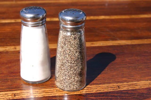 รูปภาพ:http://listverse.wpengine.netdna-cdn.com/wp-content/uploads/2010/05/2124salt_and_pepper.jpg