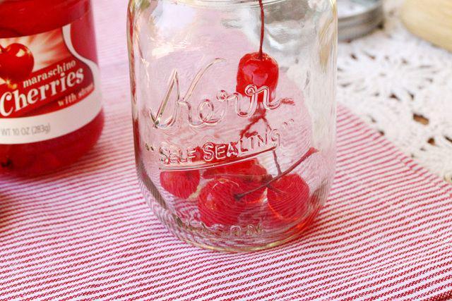 รูปภาพ:http://couponclippingcook.com/wp-content/uploads/2012/05/4-cherries-in-jar.jpg