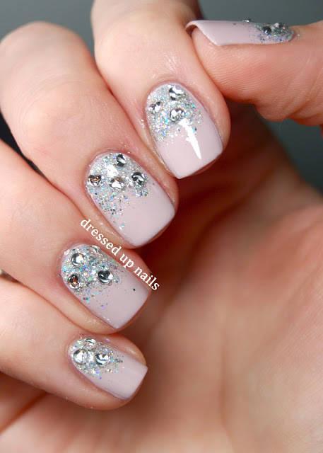 รูปภาพ:http://1.bp.blogspot.com/-9JpexYKqceI/URx5pEX_HlI/AAAAAAAAB0c/LTDUDA20Brg/s640/heart-rhinestone-gradient-nail-art-5.jpg