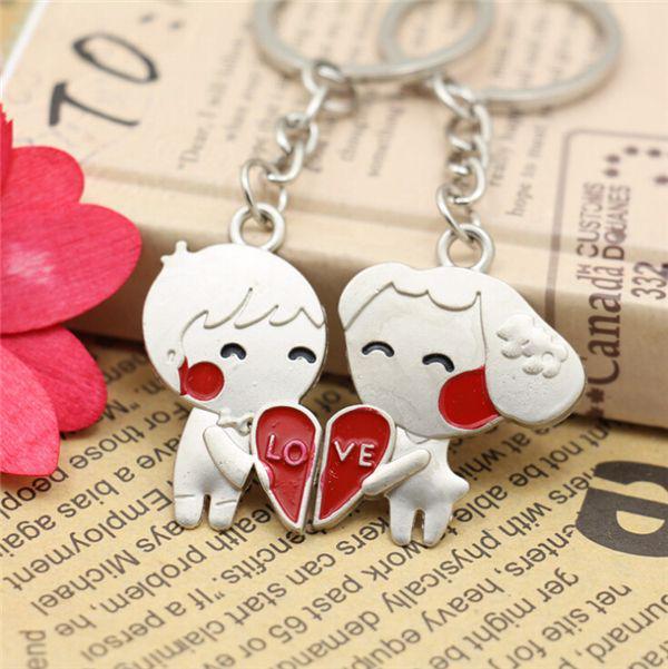 รูปภาพ:http://g01.a.alicdn.com/kf/HTB1YvaDKFXXXXcQXFXXq6xXFXXXS/Boy-Girl-Design-Pendant-Keychain-Red-Heart-Puzzle-Pair-Keyring-Key-Chain-Ring-for-Couple-DK580.jpg