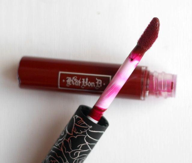 รูปภาพ:http://swatchandreview.com/wp-content/uploads/2016/12/Too-Faced-Kat-Von-D-Better-Together-Cheek-Lip-Makeup-Bag-Set-Everlasting-Liquid-lipstick-XO-review.jpg